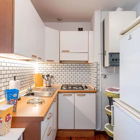 Garage & Station - Self Check-in & Access Apartment Como