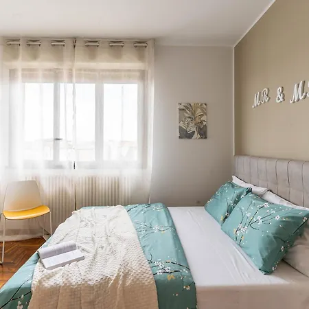 Garage & Station - Self Check-in & Access Apartment Como