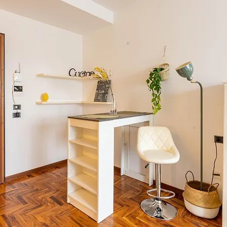 Garage & Station - Self Check-in & Access Apartment